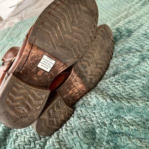 Men’s Frye mid-calf brown round toe riding boots. Men’s Size 7